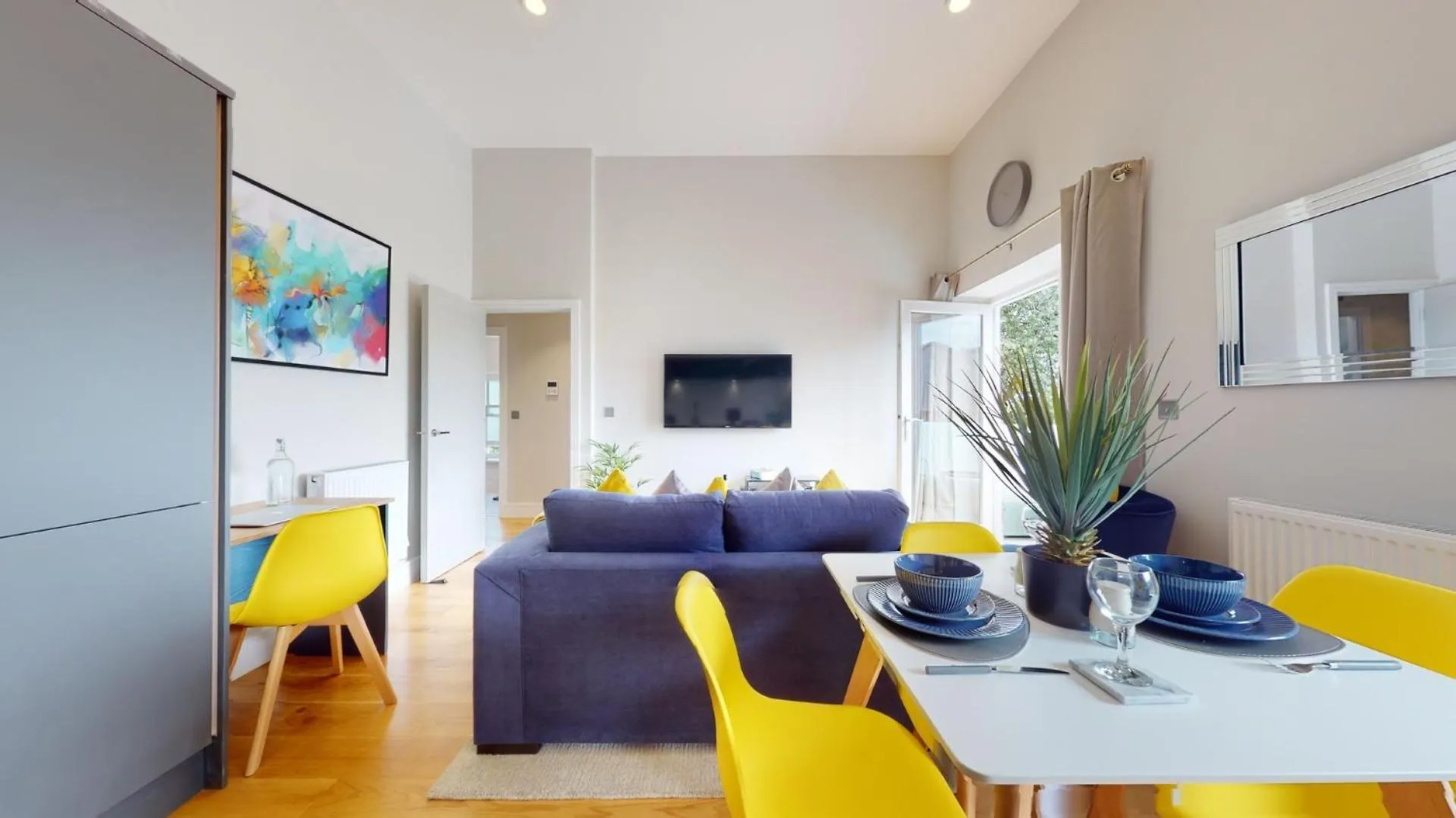 Chic 1Br Flat, Prime Cardiff Location Apartment