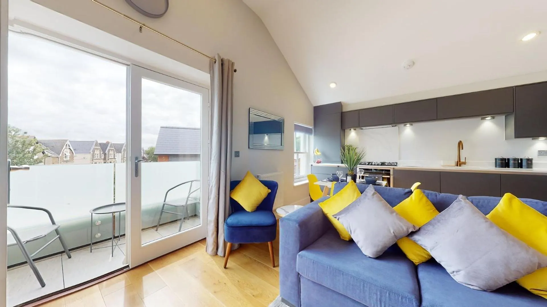 Chic 1Br Flat, Prime Cardiff Location Apartment