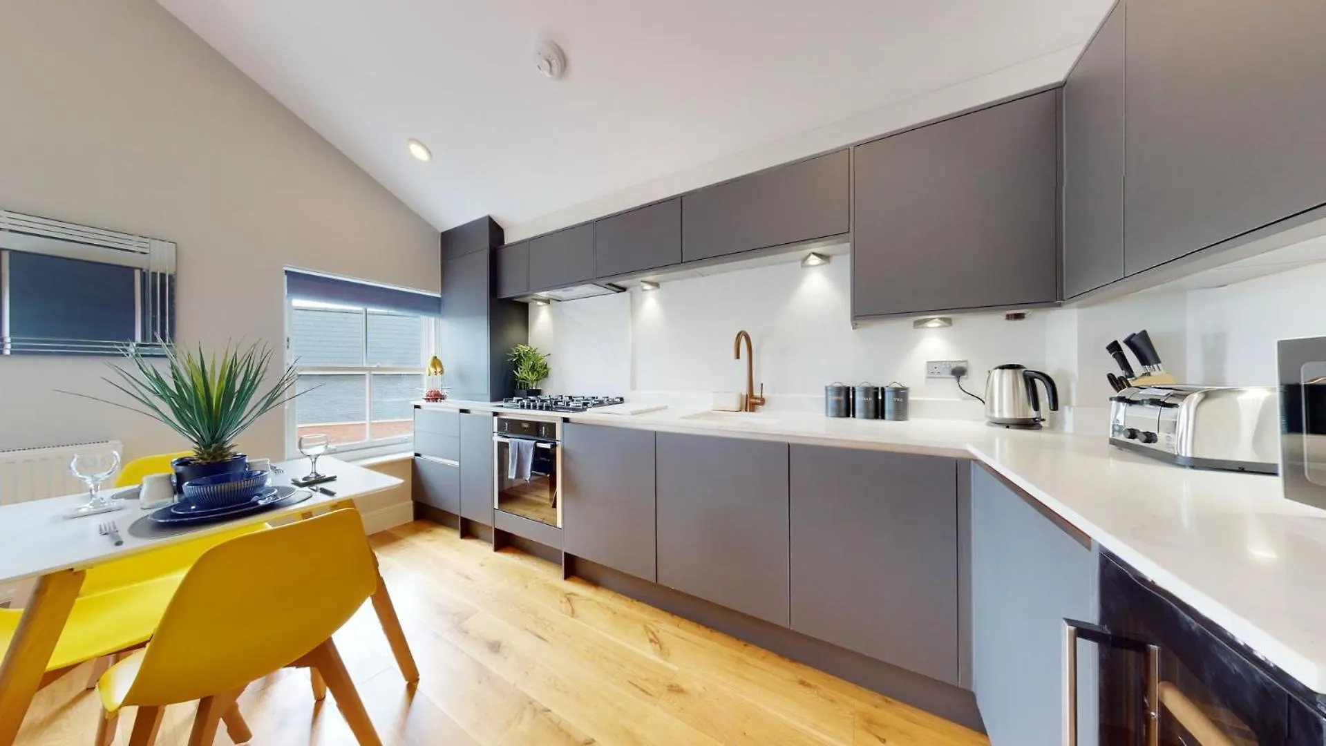 Chic 1Br Flat, Prime Cardiff Location 아파트 0*,  영국