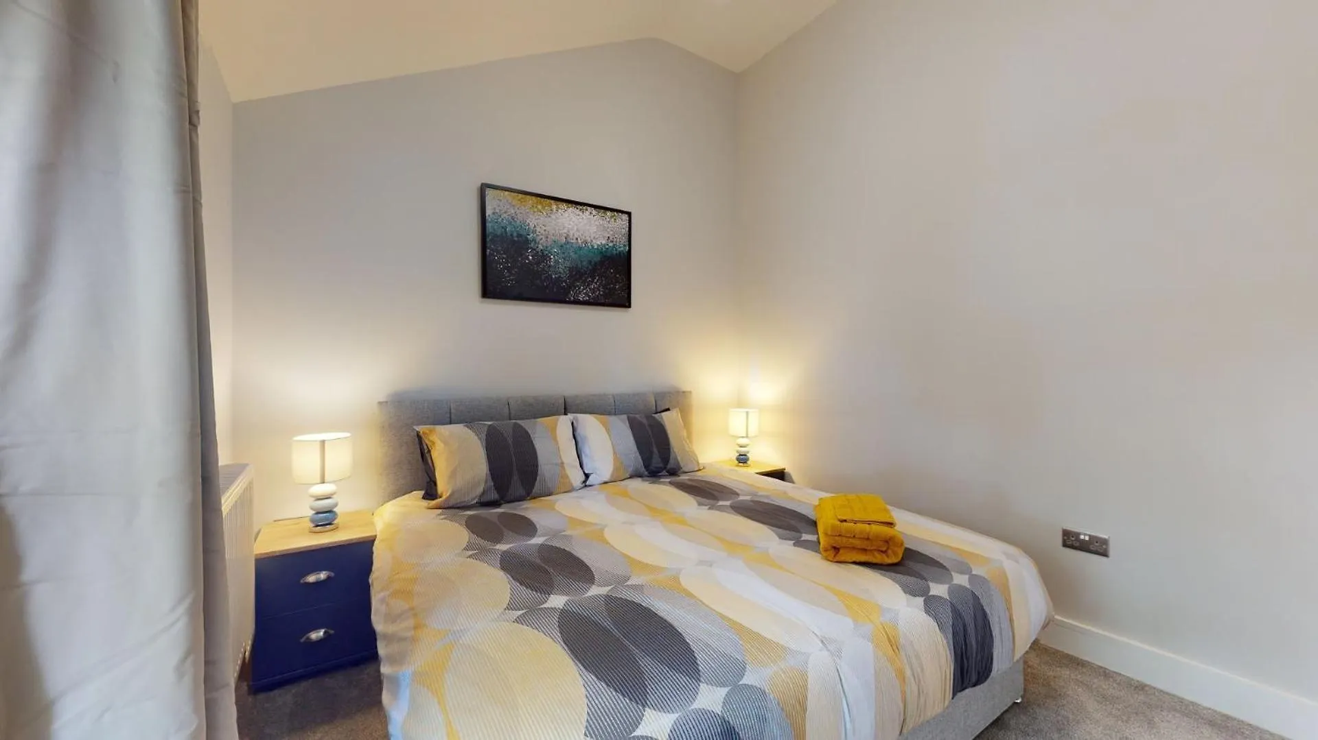 Chic 1Br Flat, Prime Cardiff Location 아파트