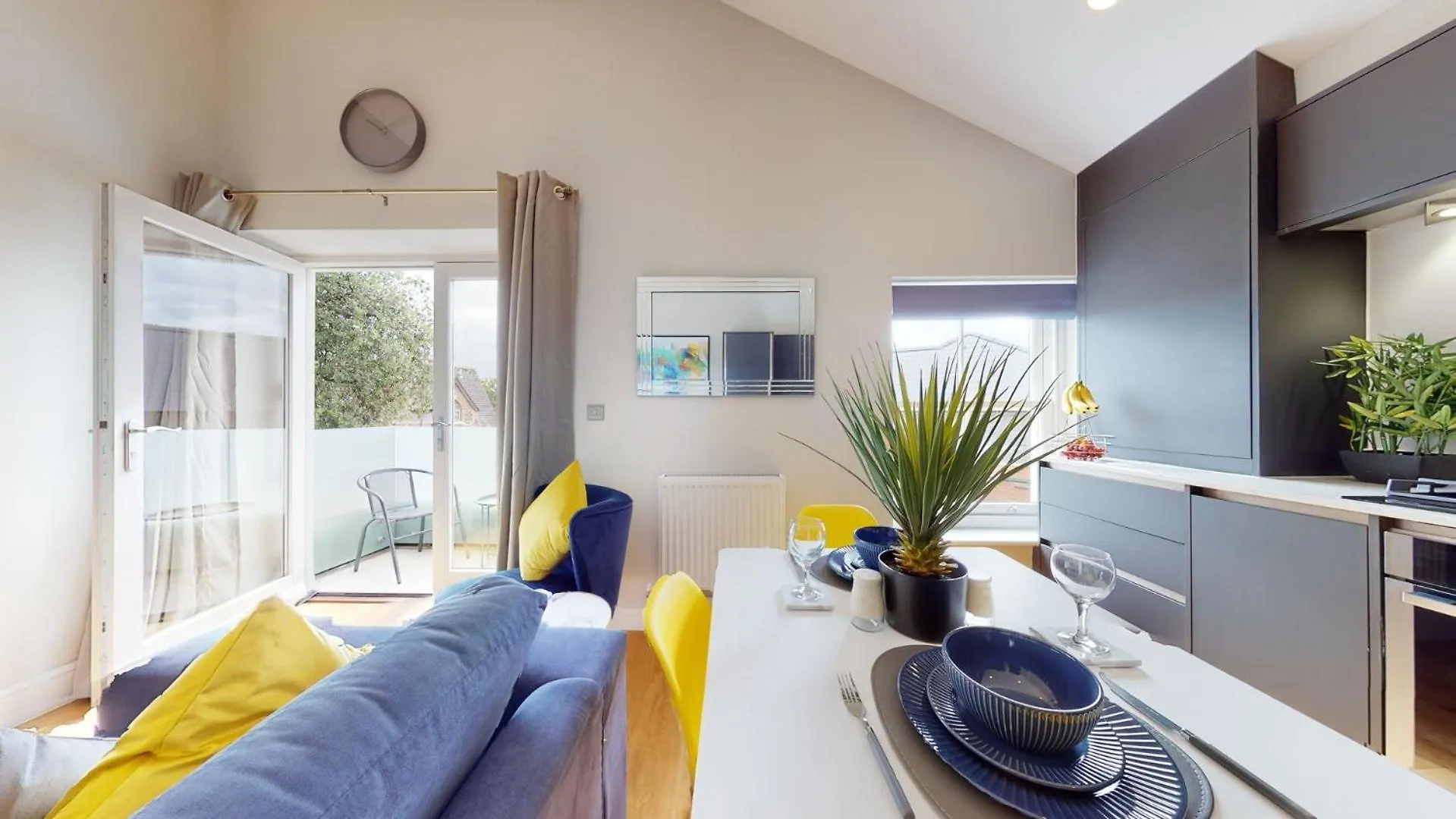 Chic 1Br Flat, Prime Cardiff Location 아파트