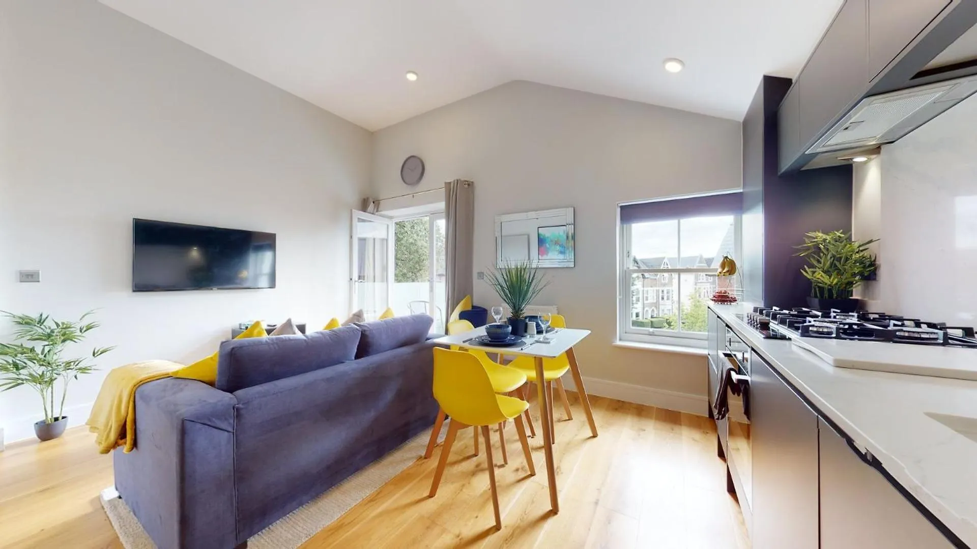 Chic 1Br Flat, Prime Cardiff Location 아파트
